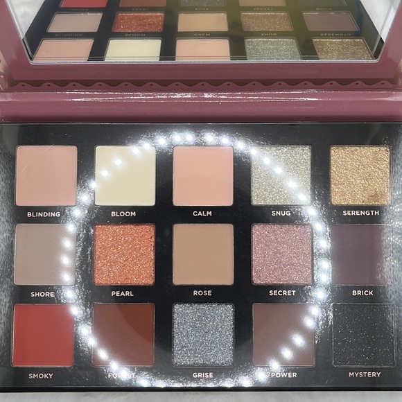 Ace Beaute Smokey Roses Eyeshadow and Pressed Pigment Palette - Picture 1 of 5